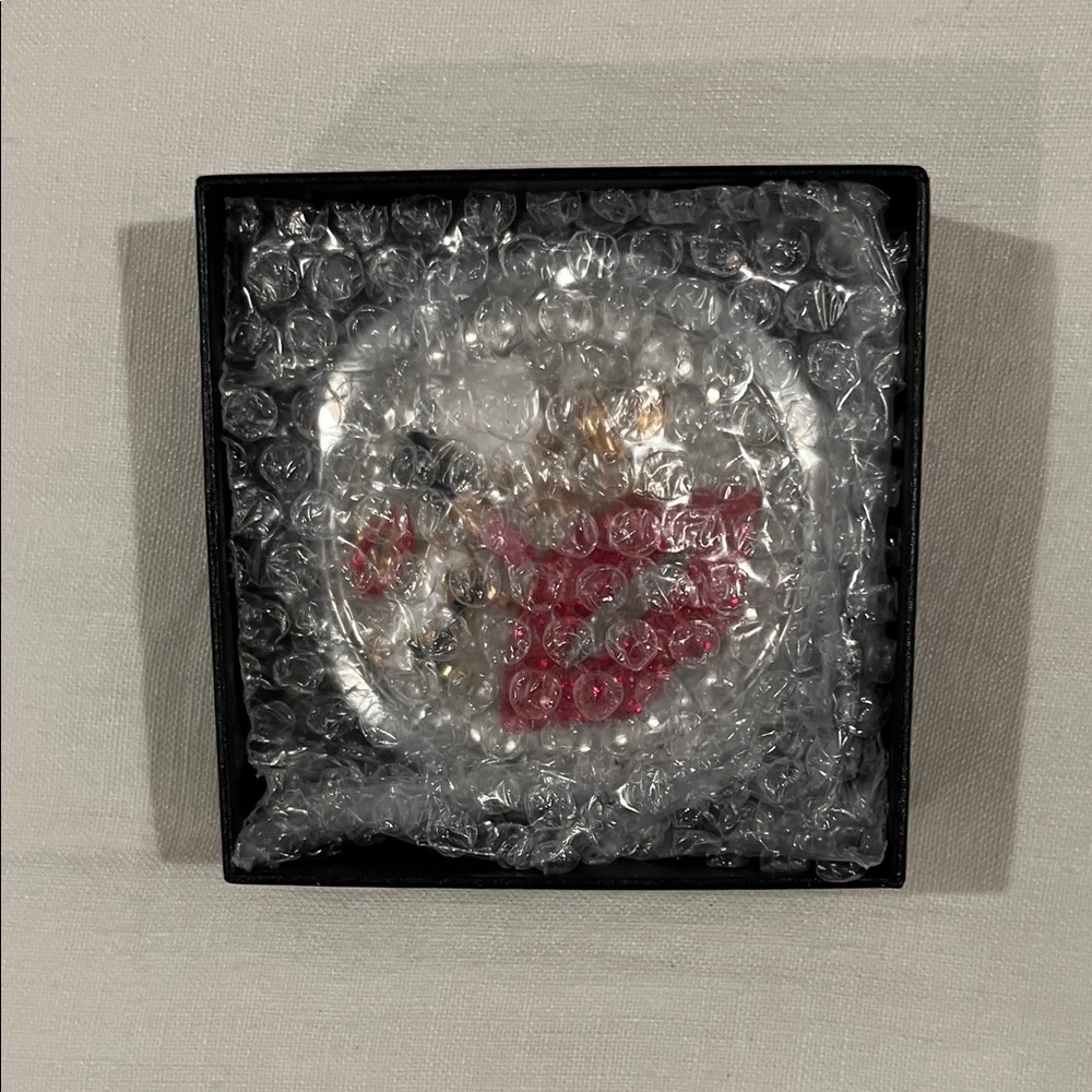 Chic Red and Gold Lip 👄 Mirror Compact - Picture 3 of 4